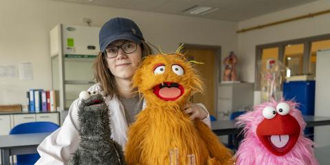 Louis with puppets banner pic